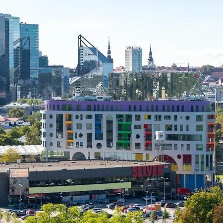 Kadriorg Plaza 2 Bedroom Free Parking דירה טאלין